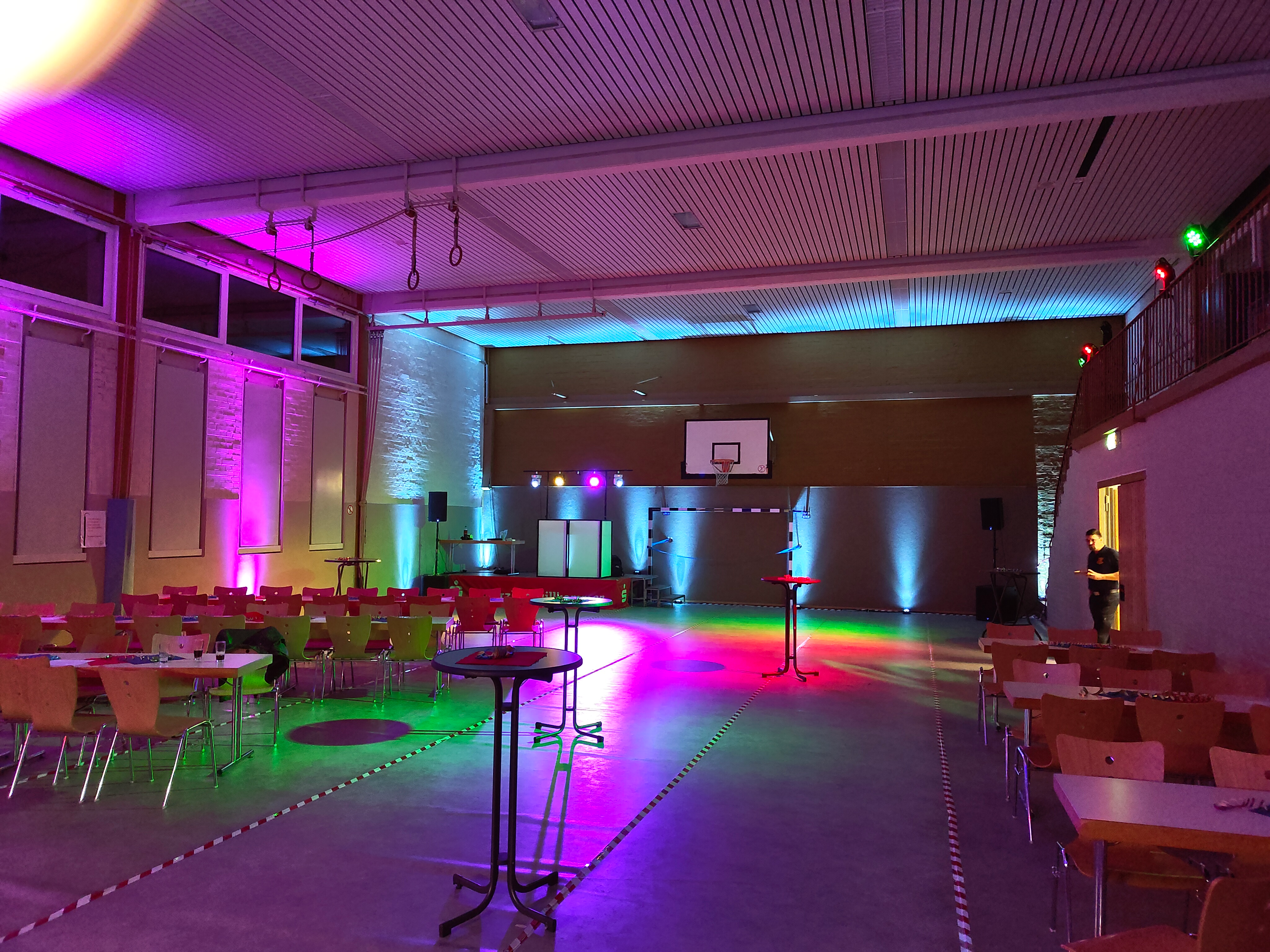 DJ Dennis Rohde - Lichtstimmung beim Feuerwehrfest in einer Halle